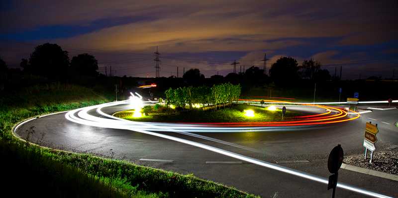 Vergr?sserte Ansicht: Kreisverkehr bei Nacht