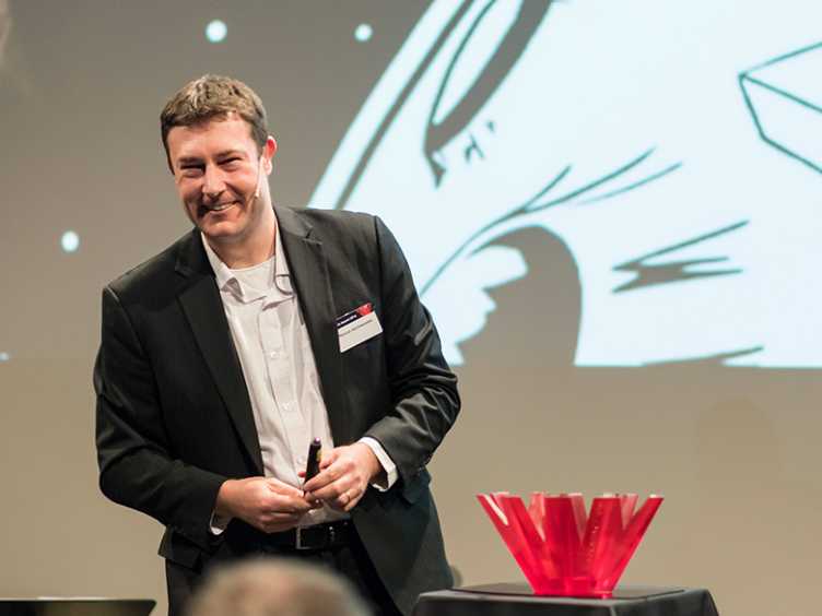 Vergr?sserte Ansicht: Keynote-Redner Manuel Aschwanden, CEO von Optotune, schilderte das Auf und Ab eines Start-ups. (Bild: ETH Zürich / Oliver Bartenschlager)