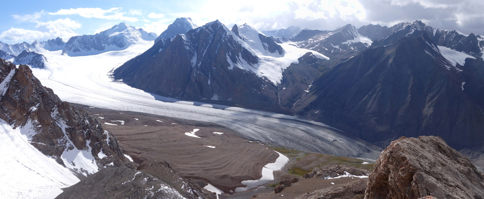 Der Abramov-Gletscher in Kirgistan. 