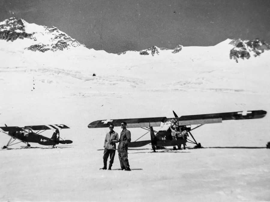 Um die Teile der Dakota zu bergen, wurde ein Kilometer unterhalb der Unglckstelle eine Landepiste fr Rettungsflugzeuge eingerichtet. (Bild: Alpines Museum der Schweiz)