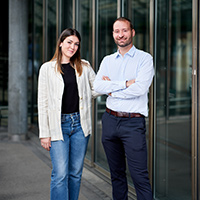 Nanoflex Gründer und ETH-Alumnus Christophe Chautems mit Silvia Viviani, Robotik-Ingenieurin beim ETH-Spin-off.