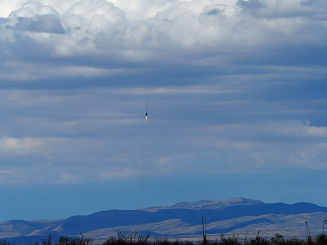 Beim Spaceport America Cup 2022 in New Mexico steigt die ARIS-Rakete bis in eine Höhe von zehn Kilometern auf. Foto: ARIS