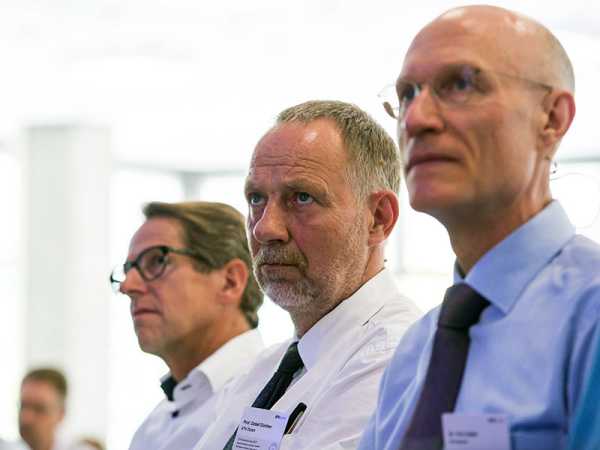 ETH and its fundamental research are open to the concerns of industry: ETH Vice President Detlef Gnther (middle).