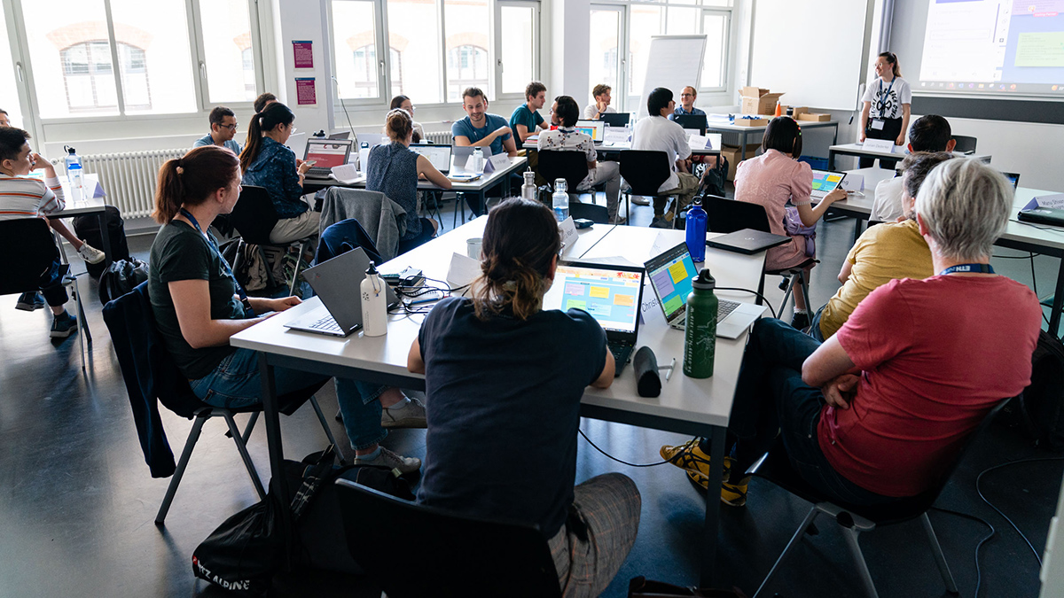 Workshop-Situation mit ca. 20 Personen in den Räumlichkeiten der ETH Zürich