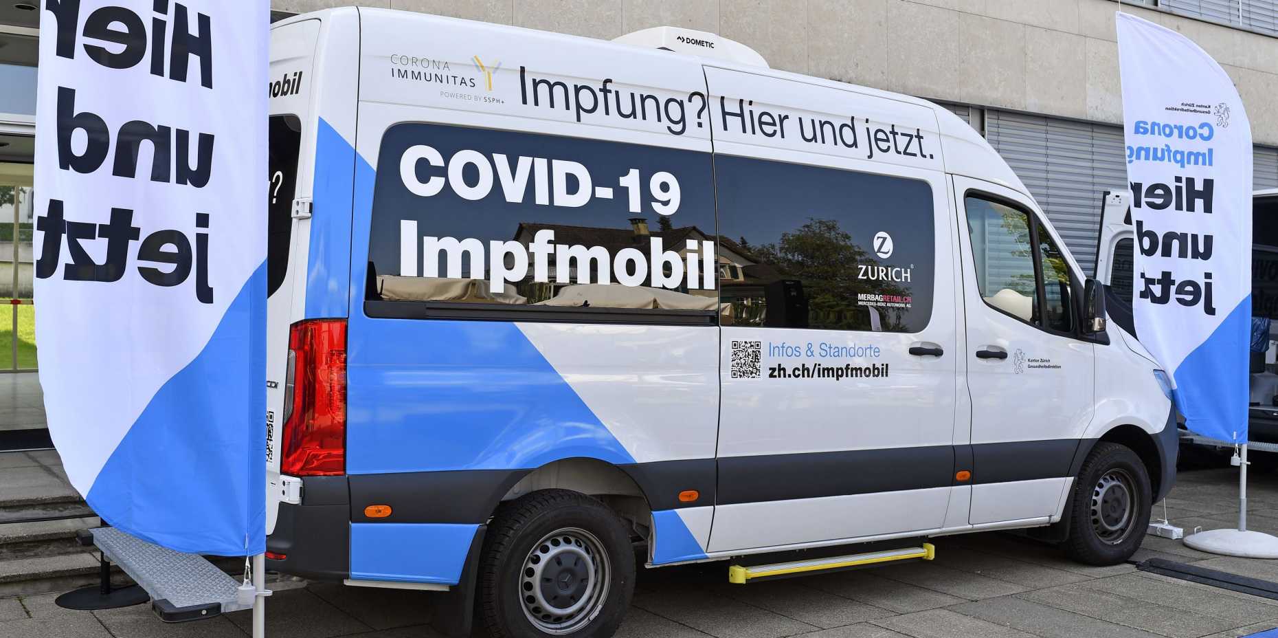 COVID-19 vaccine bus from the Canton of Zurich.